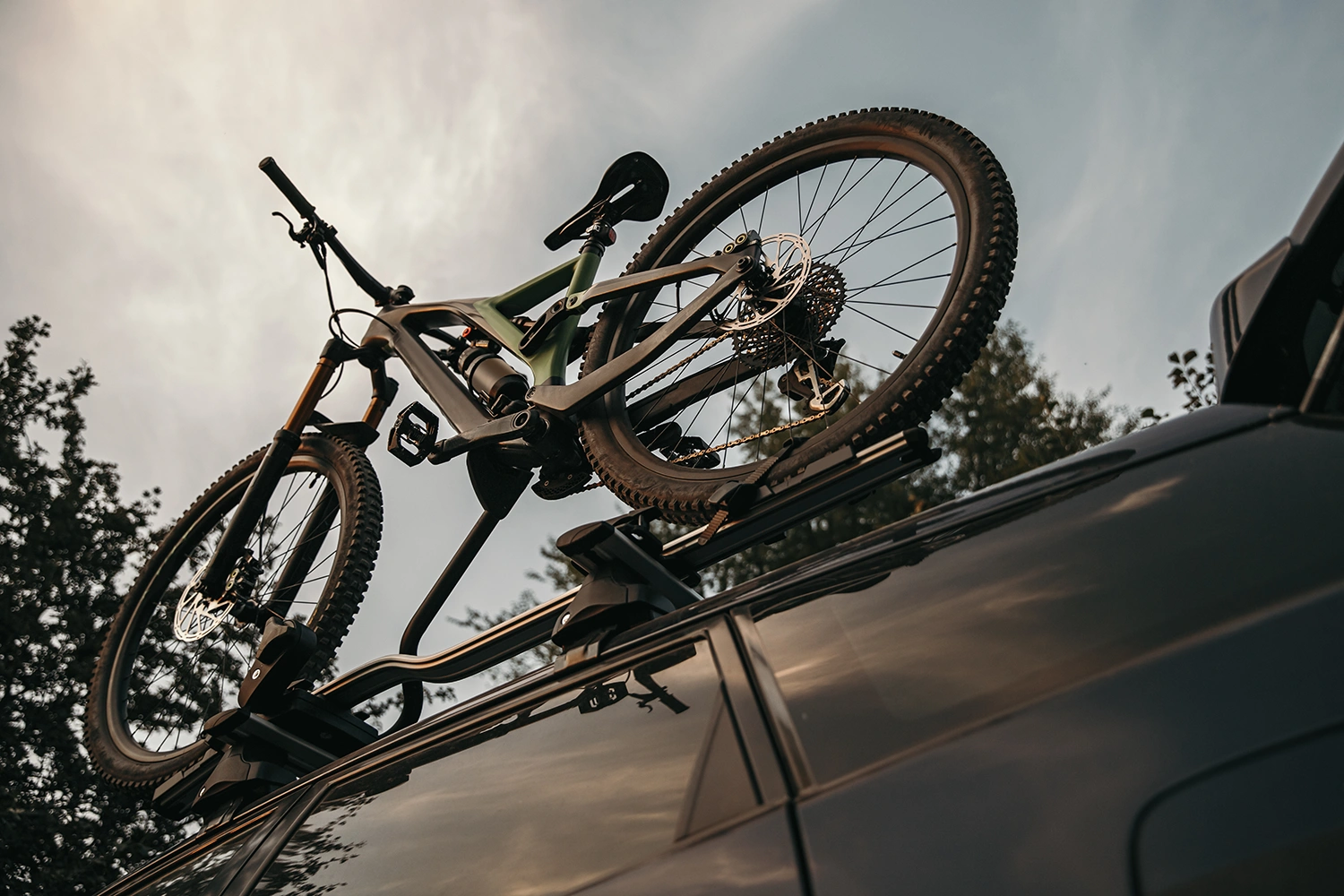 jak zabezpieczyć bagażnik dachowy