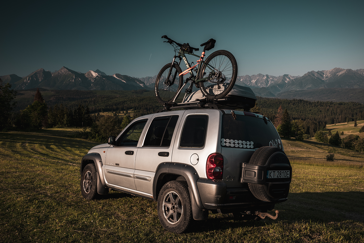 jak dopasować bagażnik dachowy do auta