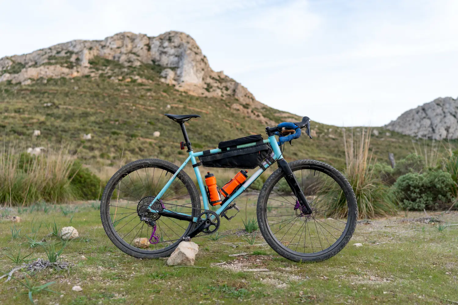 Czym jest bikepacking? Jak spakować się na rower?