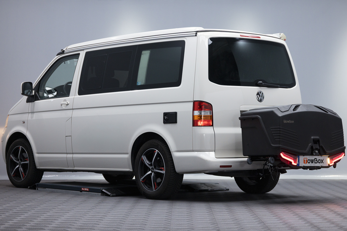 Towbox Camper Alpha czarny LED (short) - bagażnik box montowany na hak