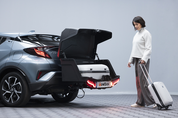 Towbox Alpha urban black - box bagażowy montowany na hak