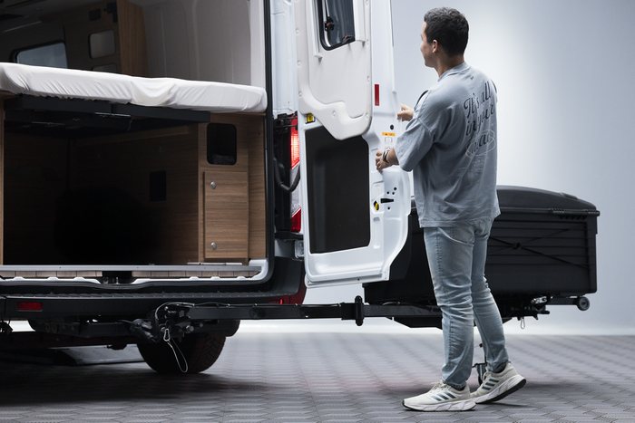 Towbox Camper Alpha czarny LED (long) - bagażnik box montowany na hak