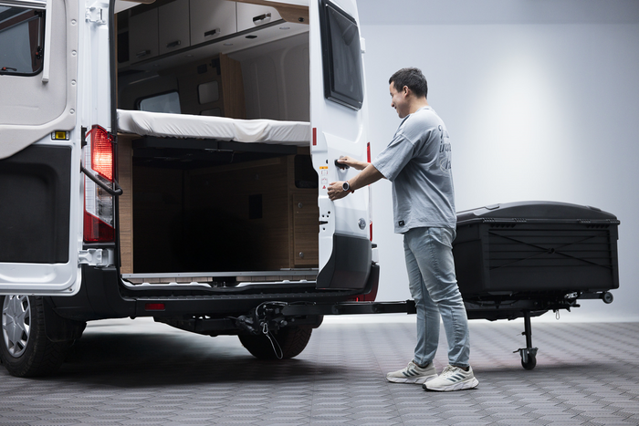 Towbox Camper Alpha czarny LED (long) - bagażnik box montowany na hak