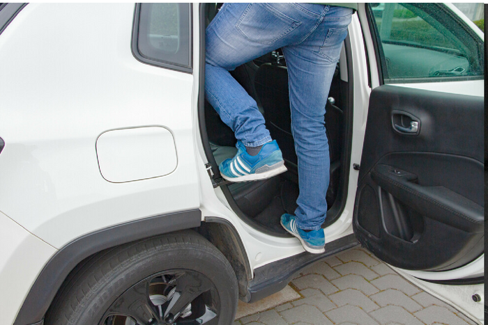 Stopień drzwiowy LAMPA z młotkiem bezpieczeństwa