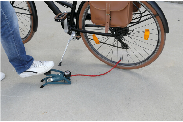 Pompka nożna LAMPA uniwersalna z pojedynczym cylindrem