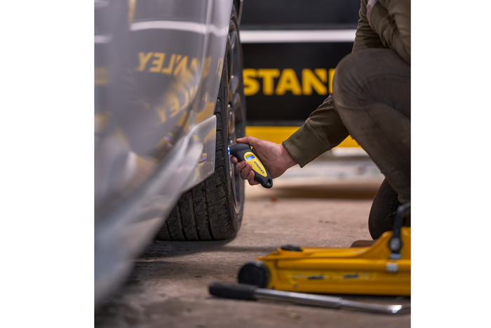 Cyfrowy miernik ciśnienia w oponach STANLEY Automotive zakres 0–6,2 bar