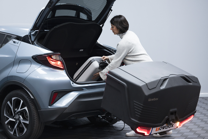 Towbox Alpha urban black - box bagażowy montowany na hak