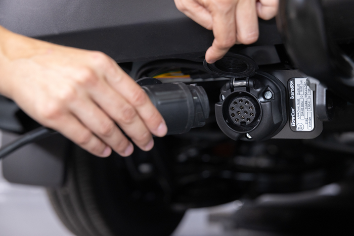 Towbox Camper Alpha czarny LED (short) - bagażnik box montowany na hak