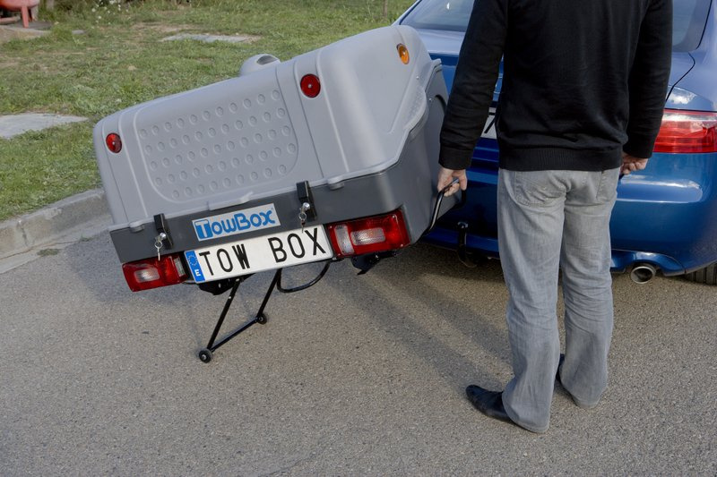 Towbox V1 Silver Edition - bagażnik box montowany na hak