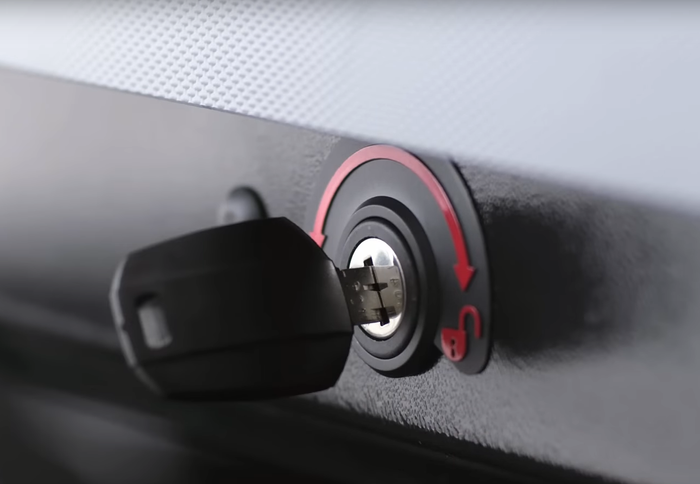 Box dachowy Thule Touring L black aeroskin