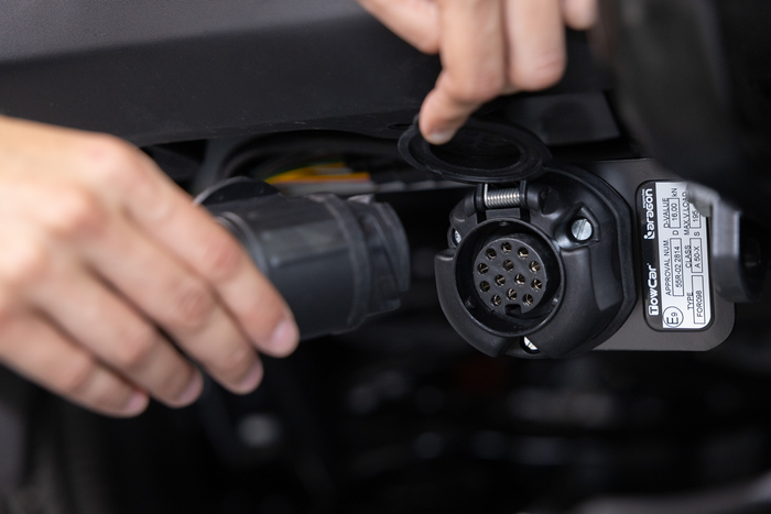 Towbox Alpha urban black - box bagażowy montowany na hak