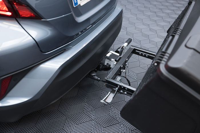 Towbox Alpha urban black - box bagażowy montowany na hak