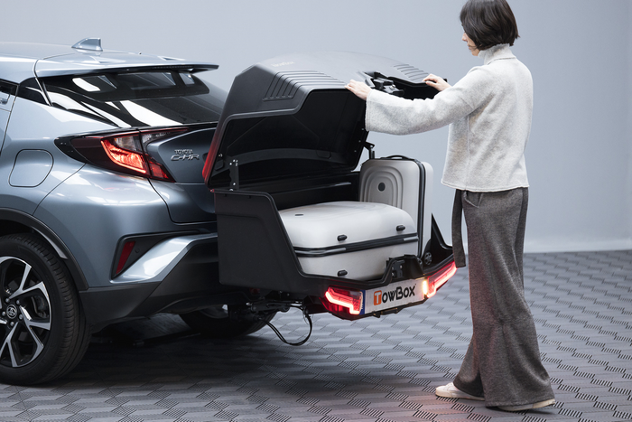 Towbox Alpha urban black - box bagażowy montowany na hak